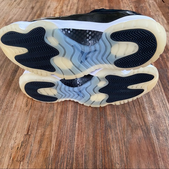 Air Jordan Retro XI Low - Picture 14 of 15